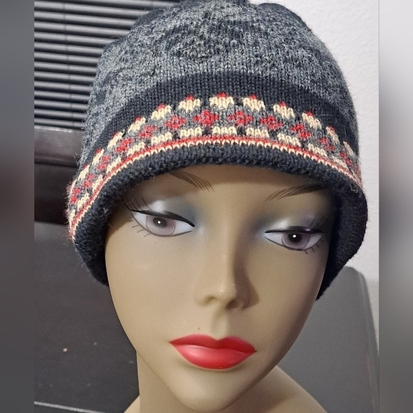 Winter Beanie Hat With Tassles   OSFM - Picture 1 of 5